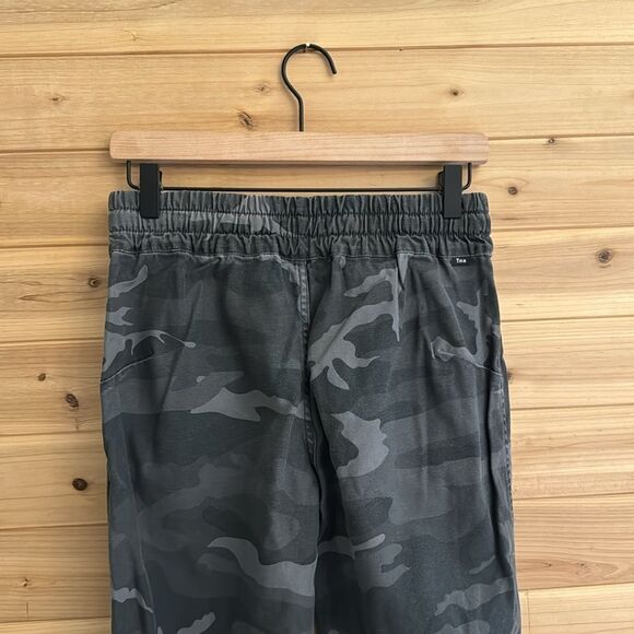 Tna Aritzia Size XSmall Dark Camo Camouflage Print Jogger Pants - Picture 7 of 12